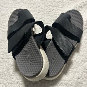 NEW BareTraps Black and Gray Slide Sandals